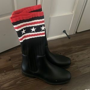 Gently worn Givenchy iconic sock rainboots. Size 8. 100% authentic with box